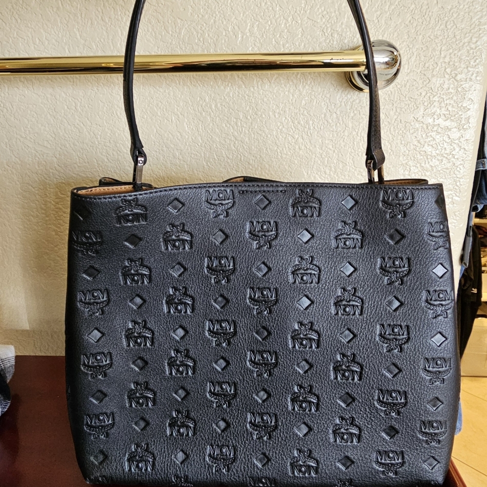 MCM Klara medium hobo. Never been used. Tags attached & w long shoulder strap